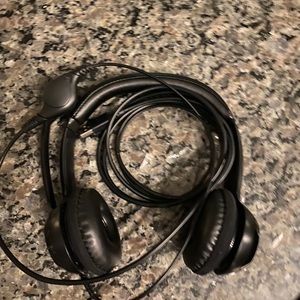 Logitech HD 390 headset with USB A cable